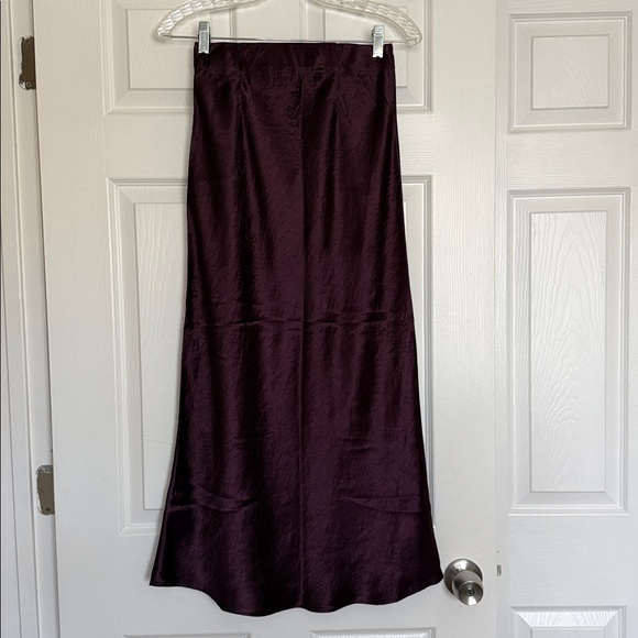 Aritzia Babaton Cardamon Midi Satin Skirt 2 - Picture 4 of 6